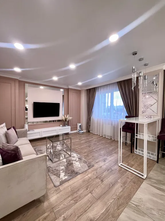 Стильная дизайнерская квартира недалеко от центра города