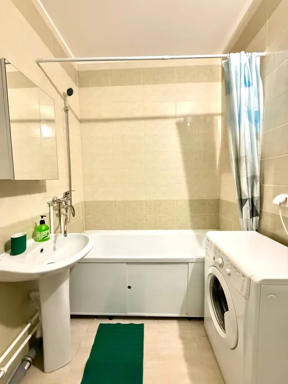 Высокий этаж, вид на город.