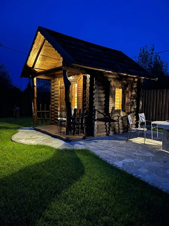 Сказочный домик в лесном массиве