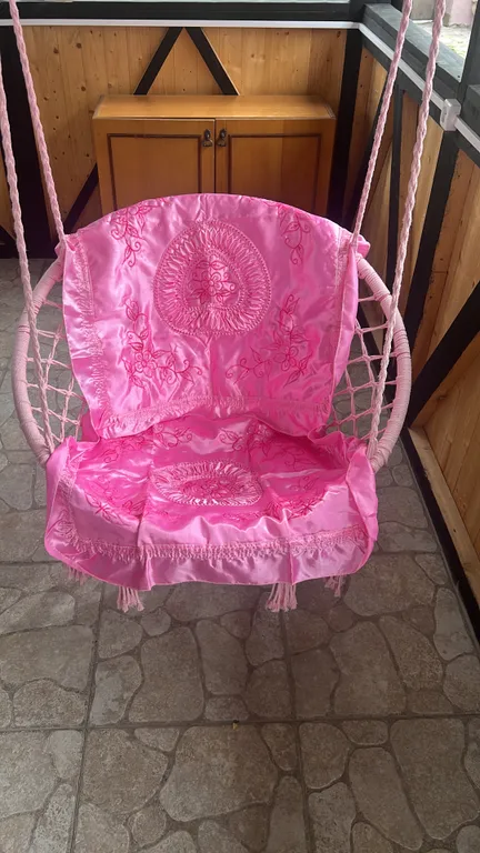 Розовый дом в горах