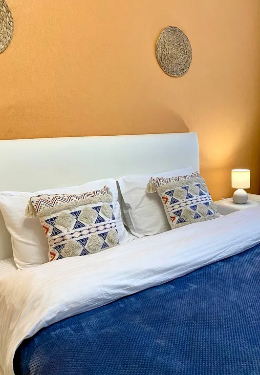 2-к. квартира с современным дизайном в центре от Kravc Group