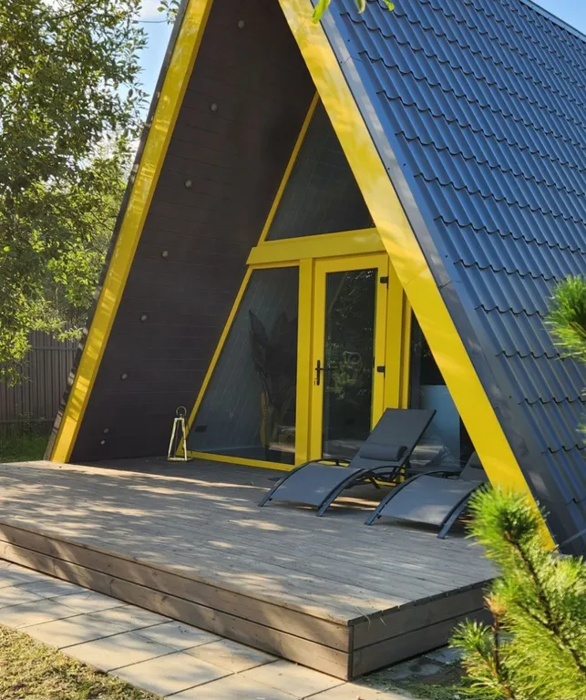 Стильный треугольный дом в 25 км от Минска с горячей купелью в лесу