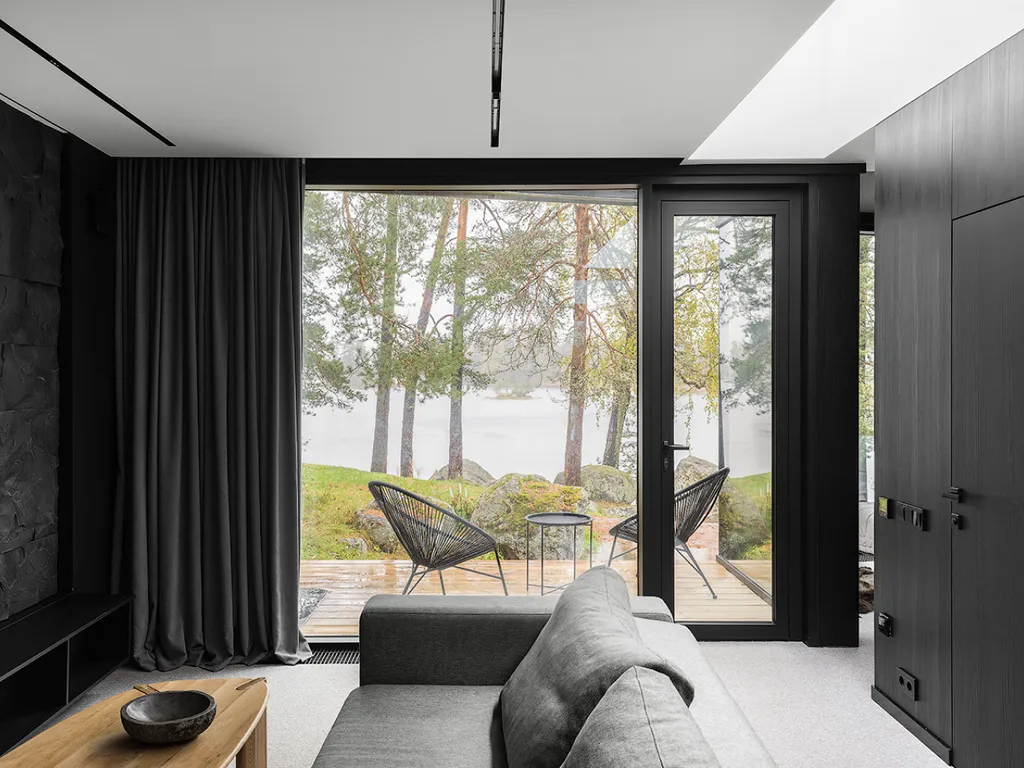 Загородный дом Stockholm с панорамными окнами на берегу реки Вуокса