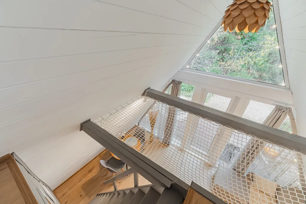 А-фрейм в сказочном зимнем лесу