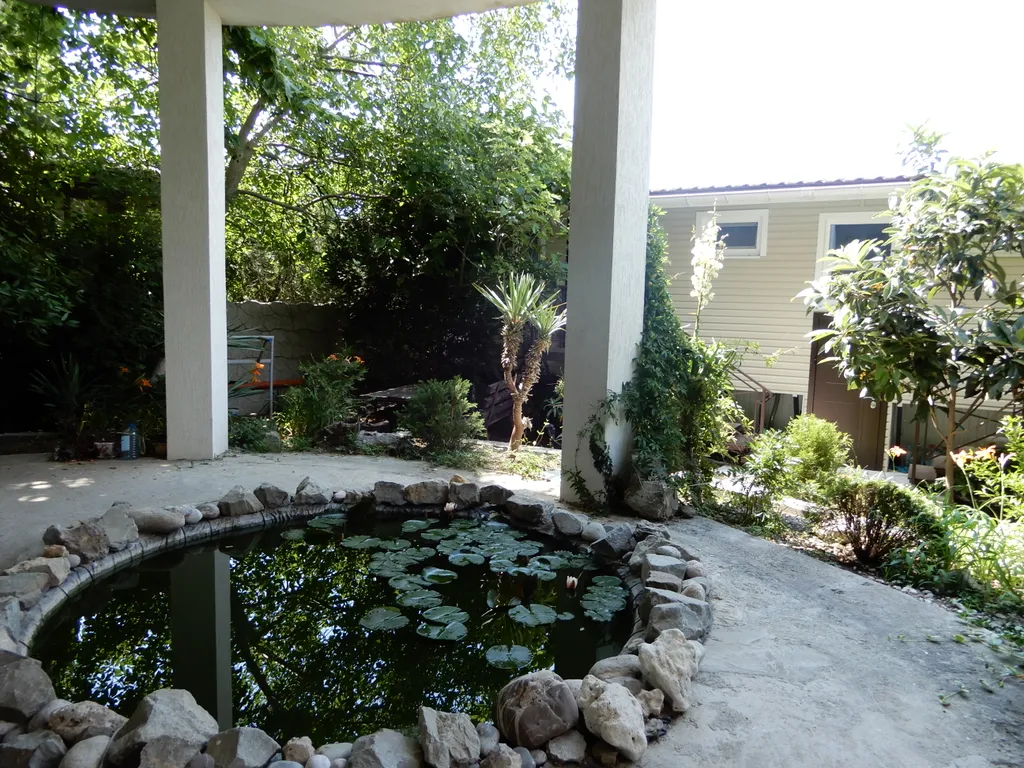 Квартира с большой панорамной террасой на море