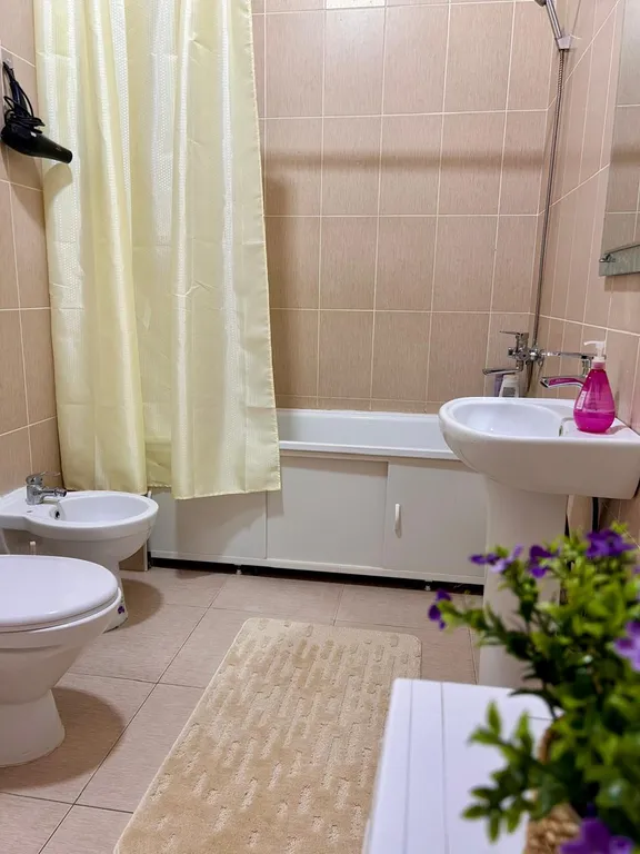 Трехкомнатная квартира около Mega Silkway