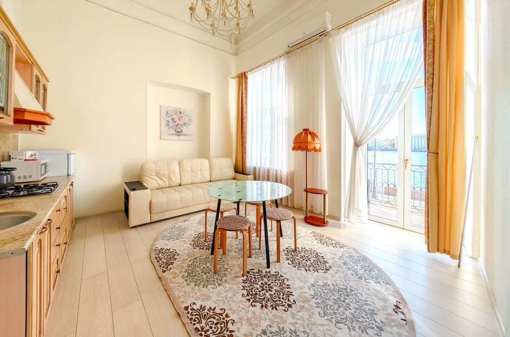 Квартира 2-комнатная квартира с балконом и панорамным видом на центральную акваторию Невы — Санкт-Петербург