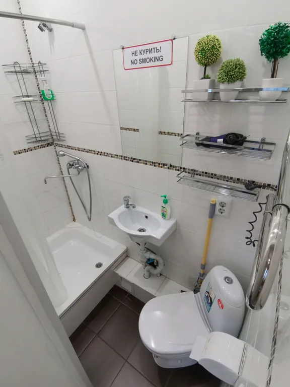 Студия на берегу Ангары с видом на красивый сквер и реку