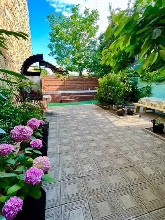 Квартира Дизайнерская двухкомнатная квартира с бассейном в центе Анапы — Анапа