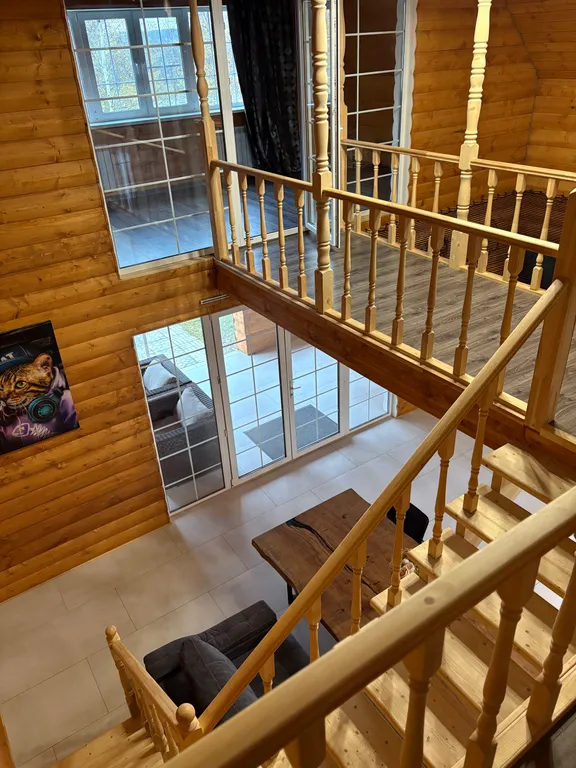 Дом с сауной и тёплым бассейном у пруда