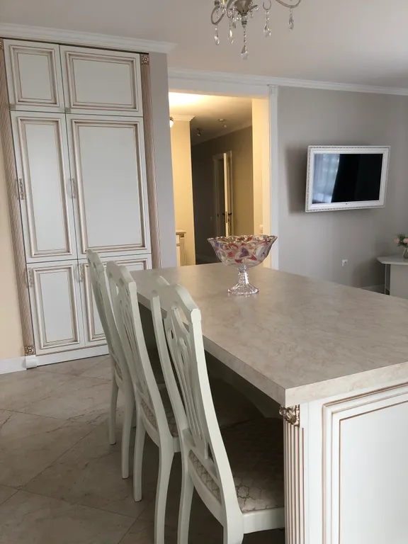 Двухкомнатная квартира с дизайнерским евроремонтом в классическом стиле