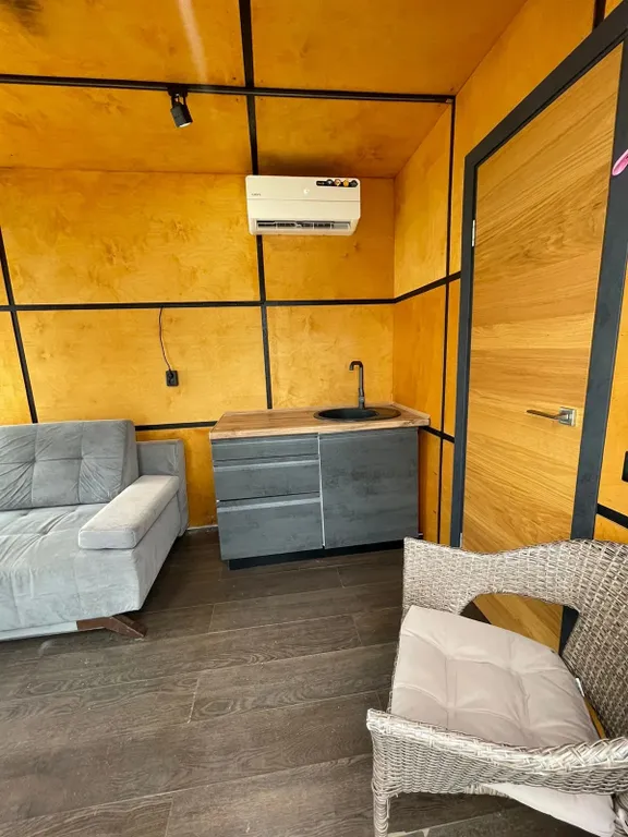 Номер на берегу моря