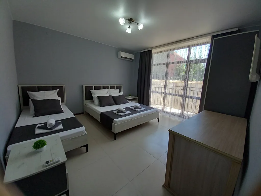 Улучшенный 3-х местный номер с балконом