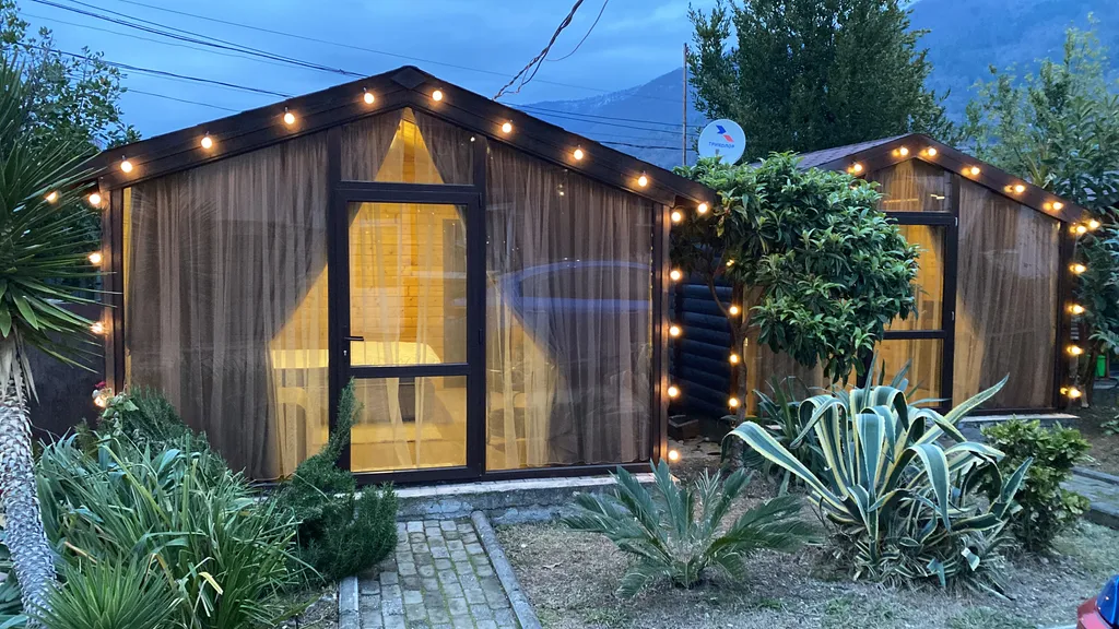 Коттедж Люкс домик — Гагра