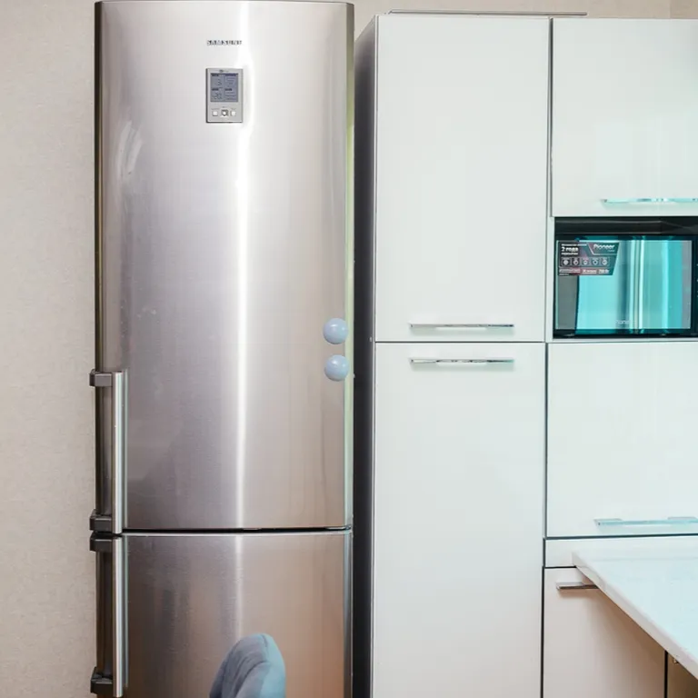 Домик прямо на берегу озера Тосканка