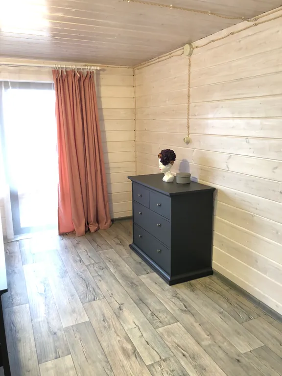 Благоустроенный дом на индивидуальной территории с видом на Байкал