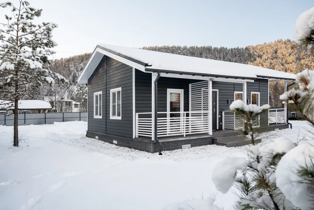 Уютный дом около реки Мана с баней