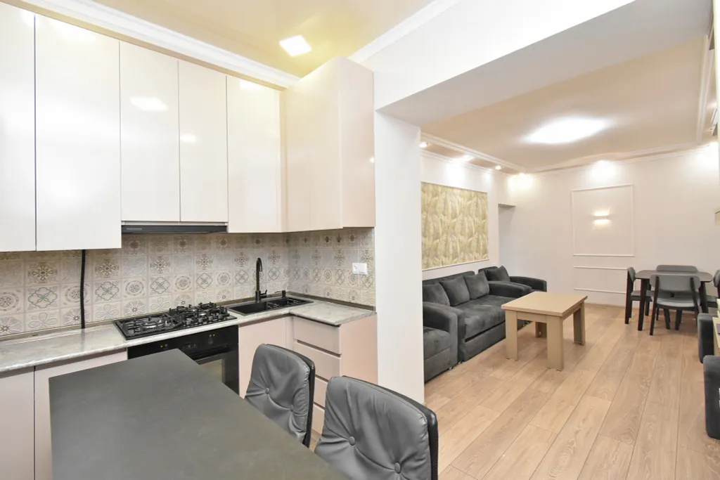 Четырёхкомнатная новая большая квартира