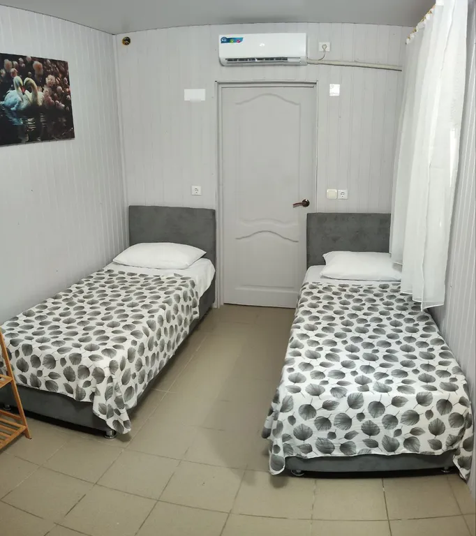 Бюджетный 2 местный номер в гостинице kulikov house с бассейном