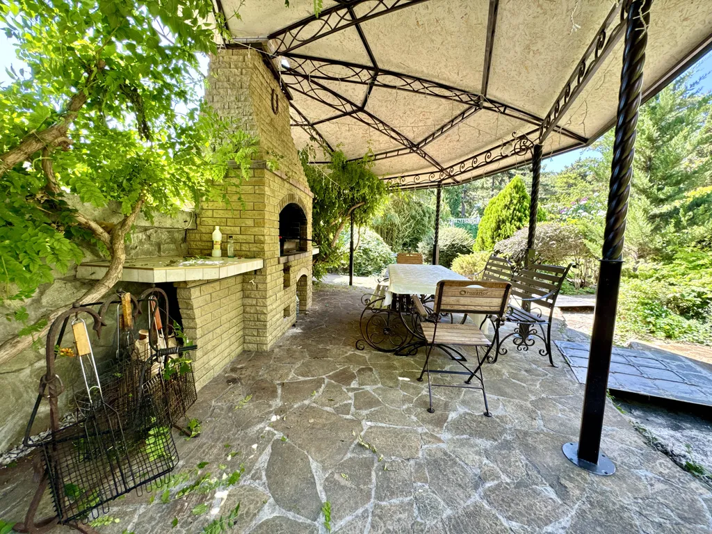 Шикарный дом в заповедной зоне в Ялте