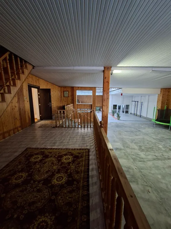 Уютный дом возле термального источника по дороге на курорт Мамисон