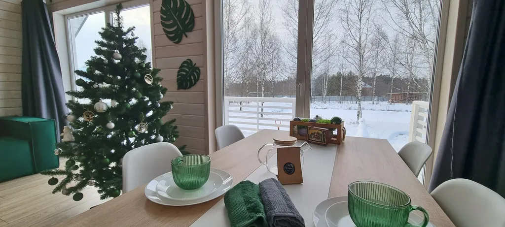 Дом у пруда в лесу