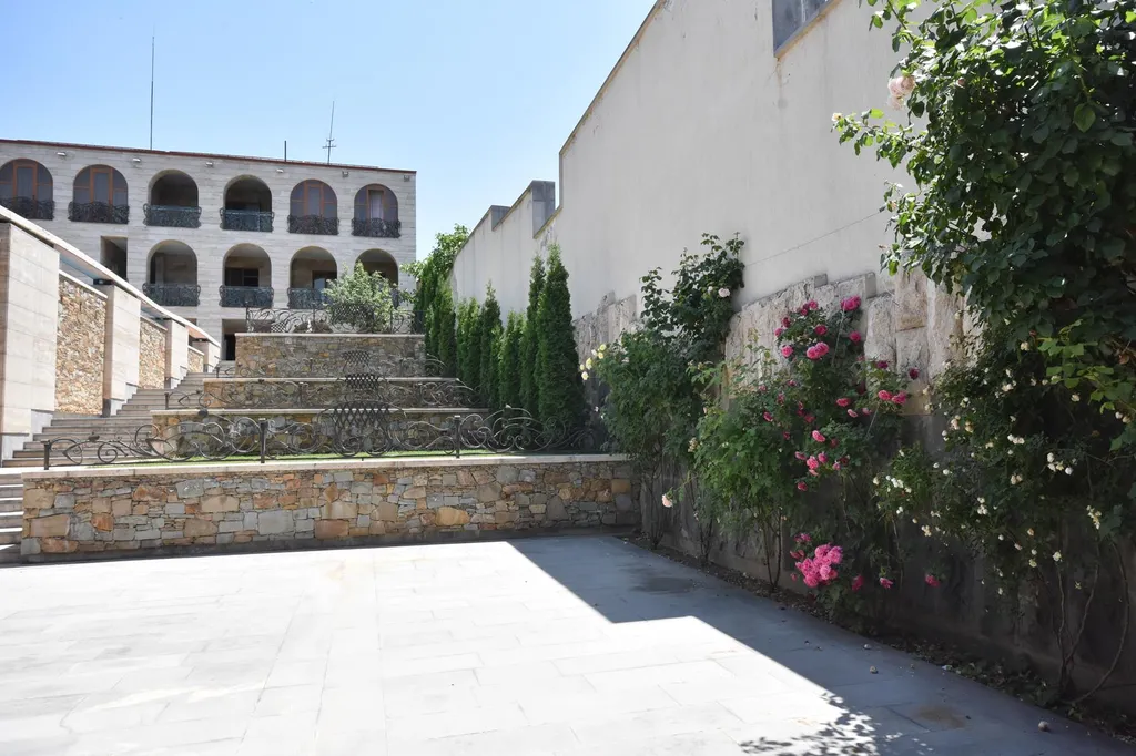 Шикарная вилла с 2-я бассейнами и джакузи