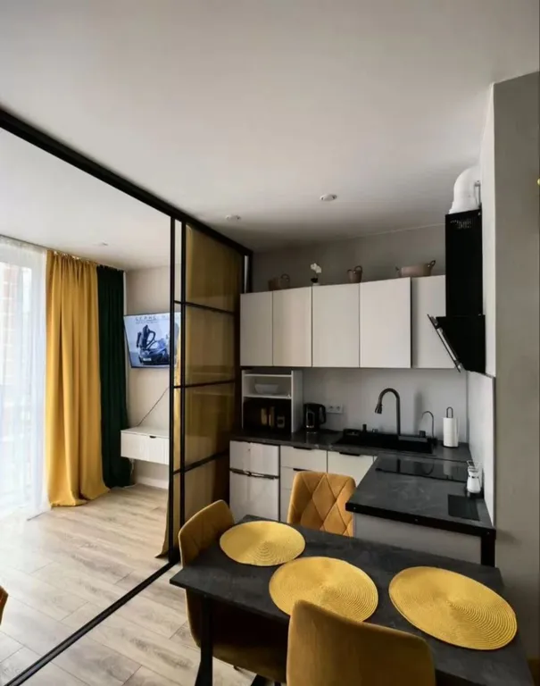 Квартира Квартира Яркая жёлтая студия в ЖК Самолёт — Краснодар