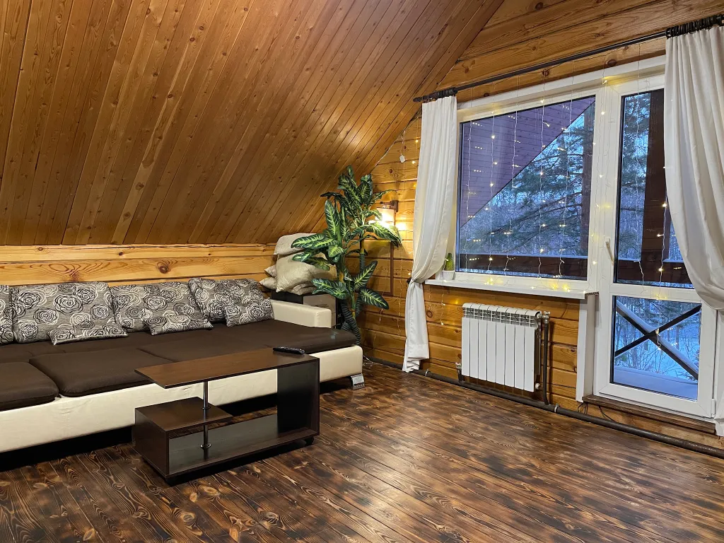 Сказочный дом в лесу