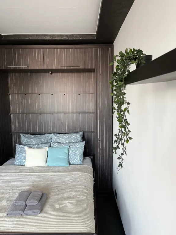 Просторная студия с видом на реку с бесконтактным заселением