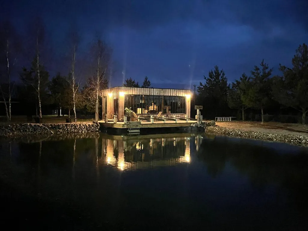 Коттедж Дом у пруда с пляжем — аренда посуточно в Ясногорск