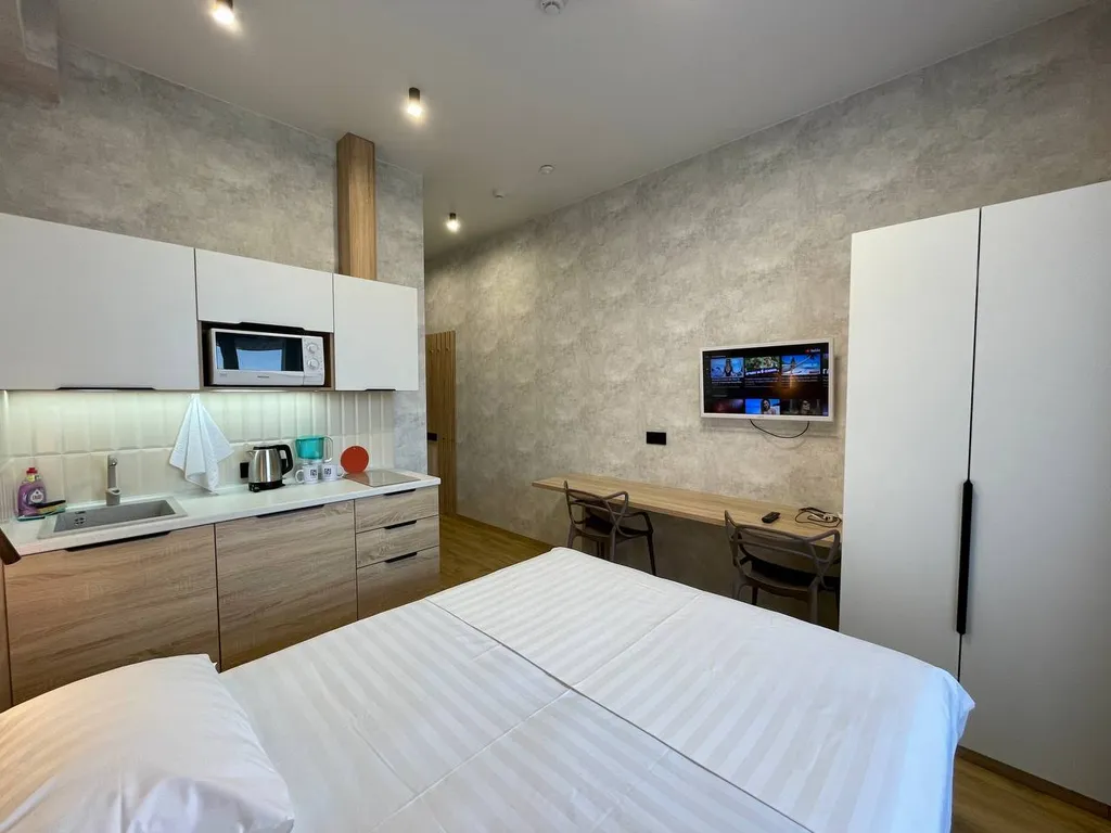 "В Гости!" на Запорожской 69  (1к студия №4 рядом с БЦ "Сити")