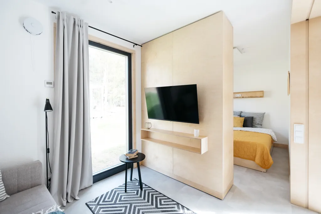 Уютный дом Японская куница с панорамными окнами с видом на лес