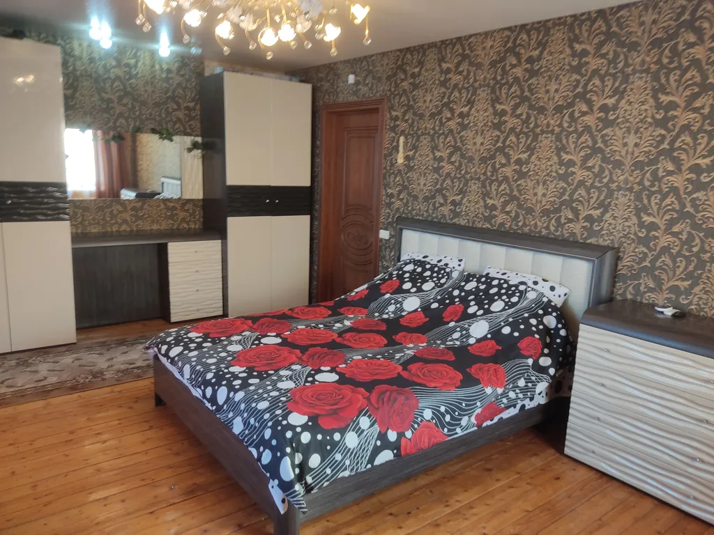 Дом у пруда, баня.