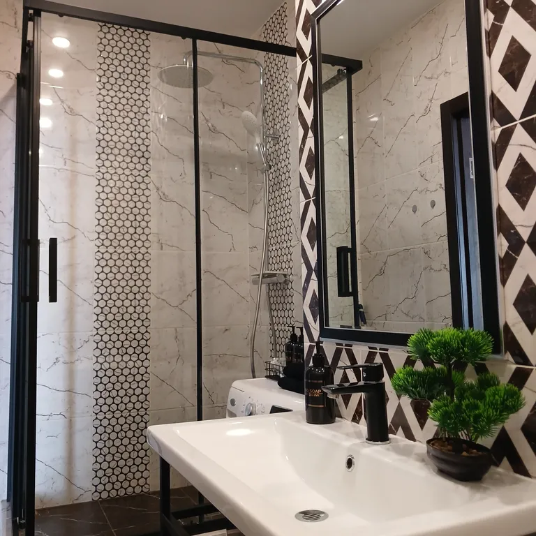 Квартира Квартира Шикарная новая студия в центре города — Омск