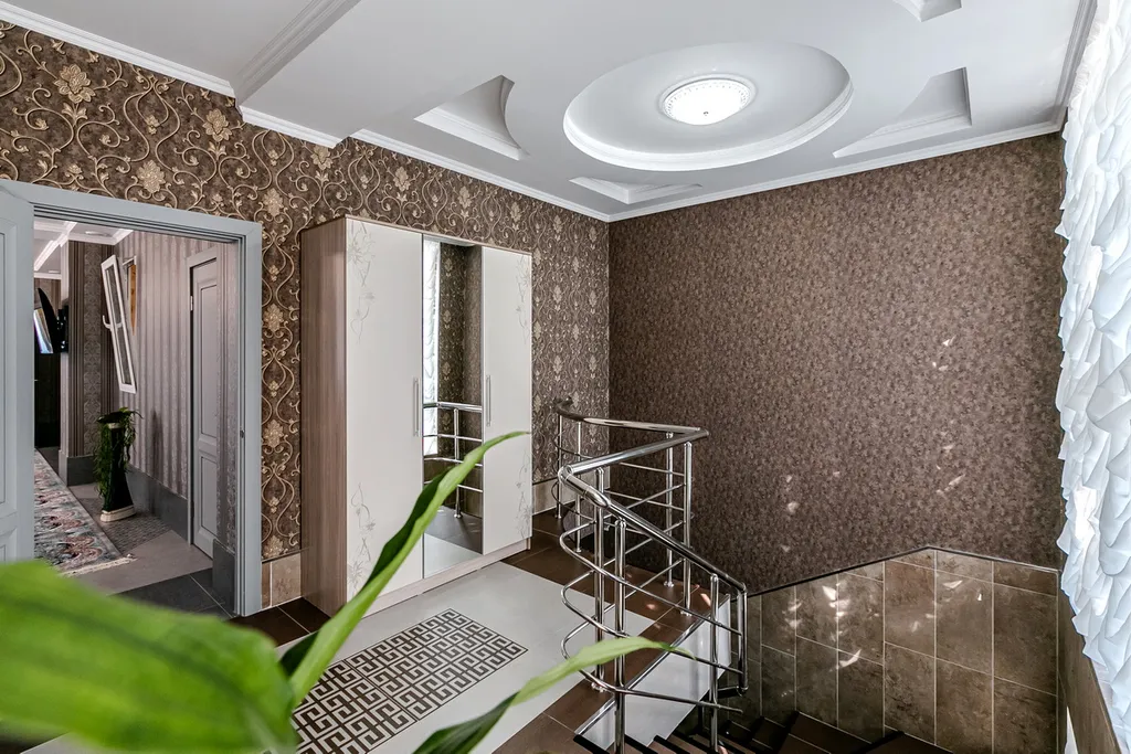 Трёхкомнатная квартира с евроремонтом в новом двухэтажном здании