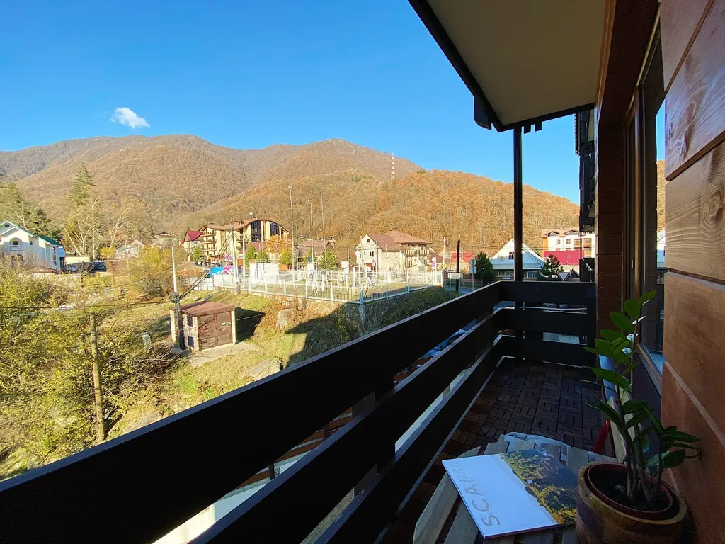 Апартамент с балконом и видом на горы