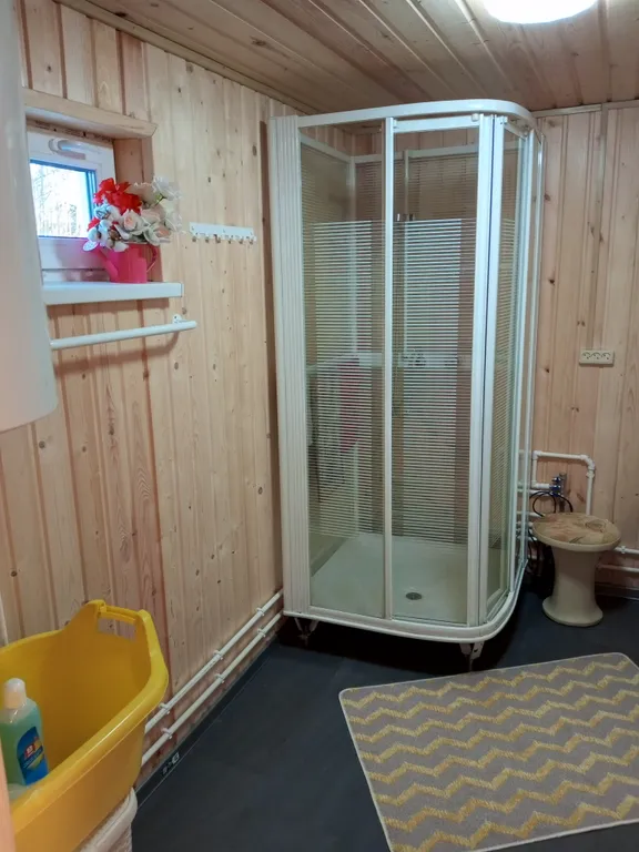 Дом рядом с озером