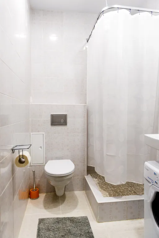 Уютная студия в центре города в стиле лофт с балконом