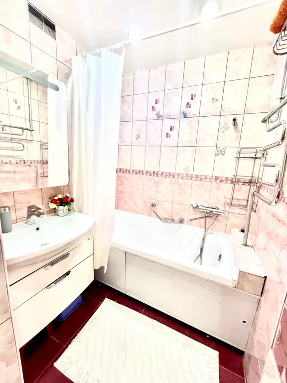 Просторная квартира в центре с закрытой территорией