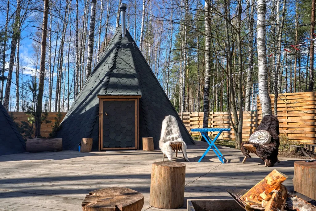 Уютный глэмпинг Типи-трип в лесу с баней, купелью и очагом