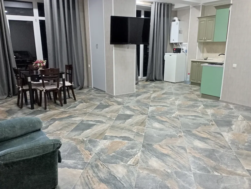 Уютная квартира-студия с панорамными окнами и видом на море — аренда посуточно в Избербаш