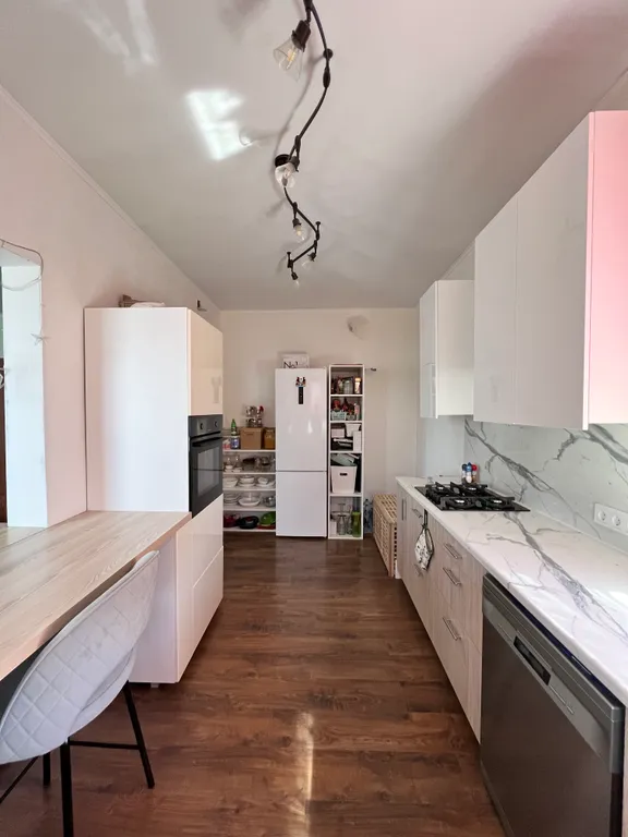 Большой коттедж с камином на просторном участке по Новой Риге