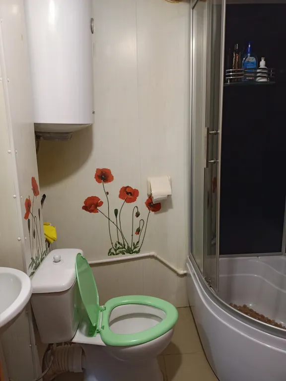 Уютный дом у пруда