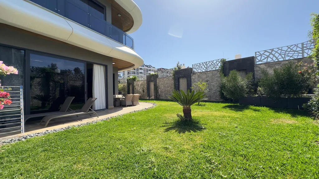 Duplex 3+1 в современном комплексе Via Mar Residence с выходом в сад