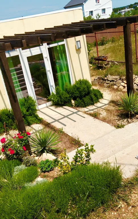 Отдельный современный домик на своём участке