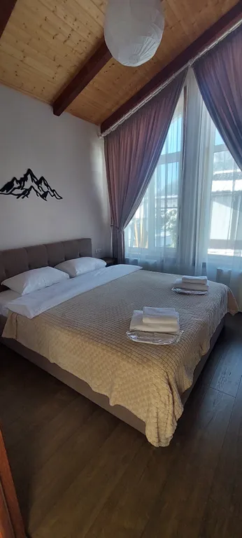 Коттедж Трёхкомнатные апартаменты с видом на горы — Архыз