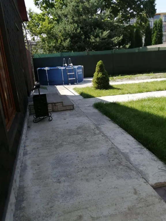 Дом из двух комнат в зелёной зоне