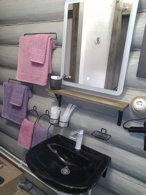 Деревенский дом и баня