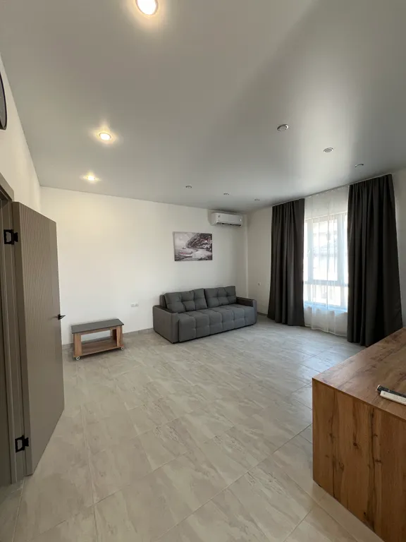 Дом с бассейном и с видом на море и горы